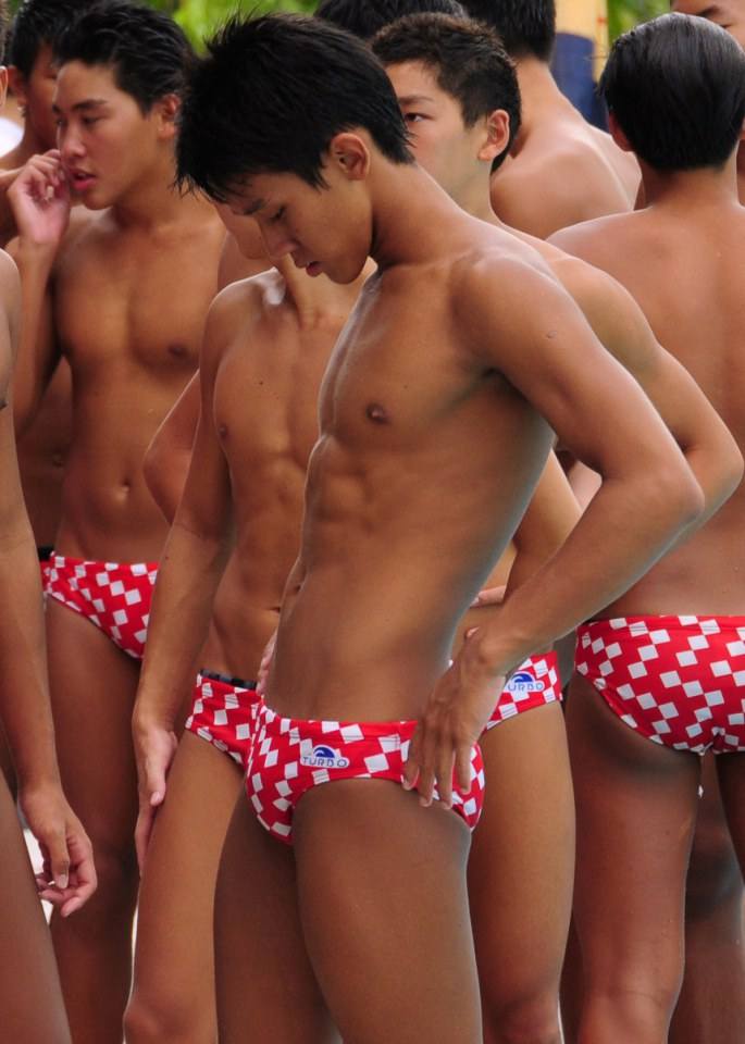ริมสระน้ำ...พร่ำเพ้อละเมอครวญ