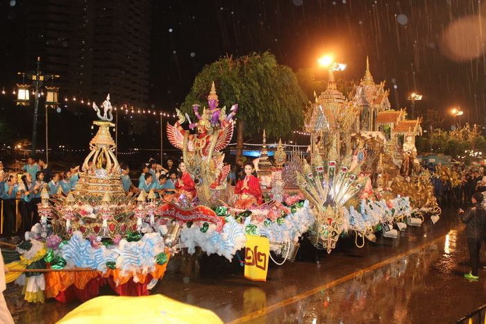 รถกระทงใหญ่มหาวทิยาลัยแม่โจ้ 2556