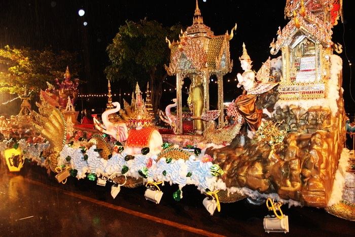 รถกระทงใหญ่มหาวทิยาลัยแม่โจ้ 2556