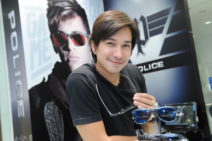 &ldquo;หลุยส์&rdquo; ช้อปแว่นกันแดดเท่ห์ๆ แบบนักเตะ &ldquo;เนย์ มาร์&rdquo;