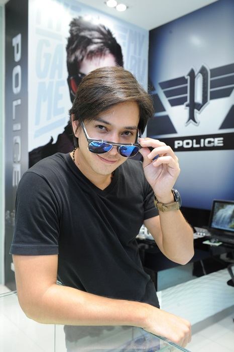&ldquo;หลุยส์&rdquo; ช้อปแว่นกันแดดเท่ห์ๆ แบบนักเตะ &ldquo;เนย์ มาร์&rdquo;