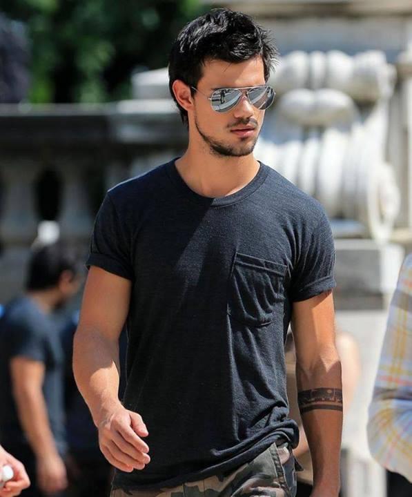 Taylor Lautner หล่อทุกมุม
