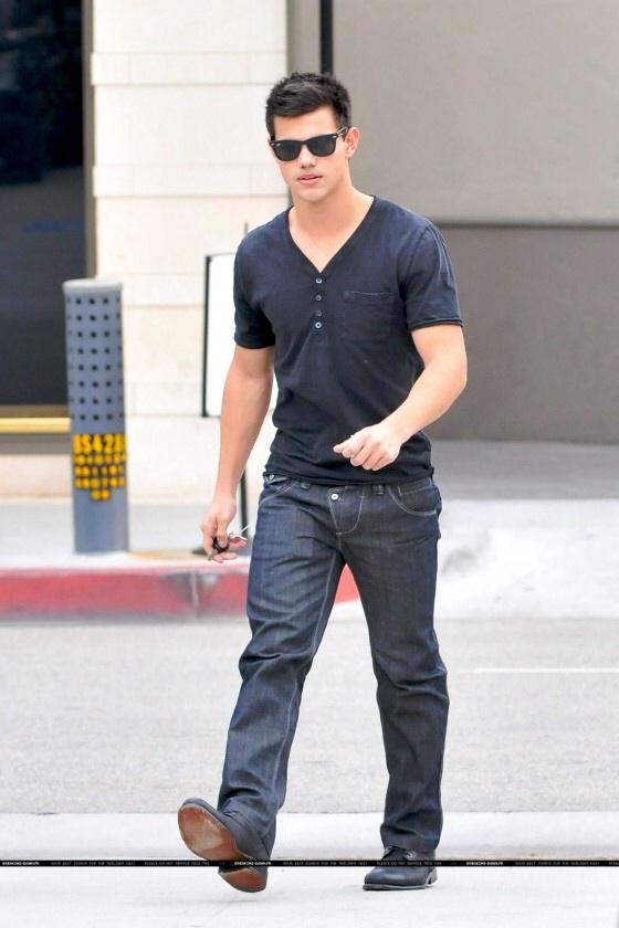 Taylor Lautner หล่อทุกมุม