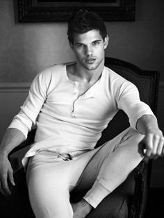 Taylor Lautner หล่อทุกมุม