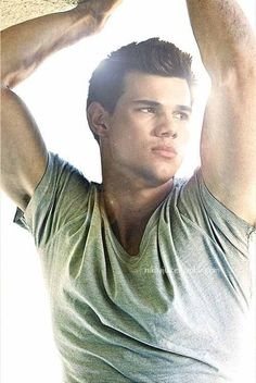 Taylor Lautner หล่อทุกมุม