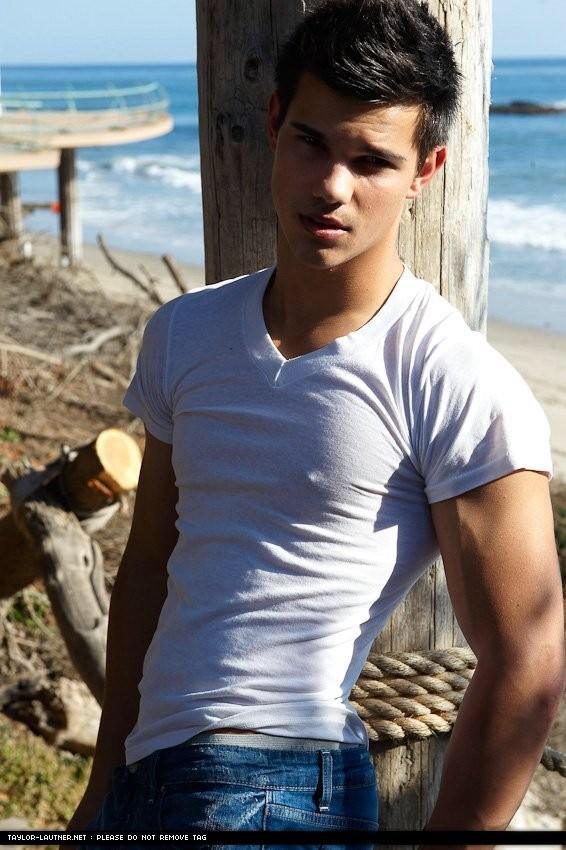 Taylor Lautner หล่อทุกมุม
