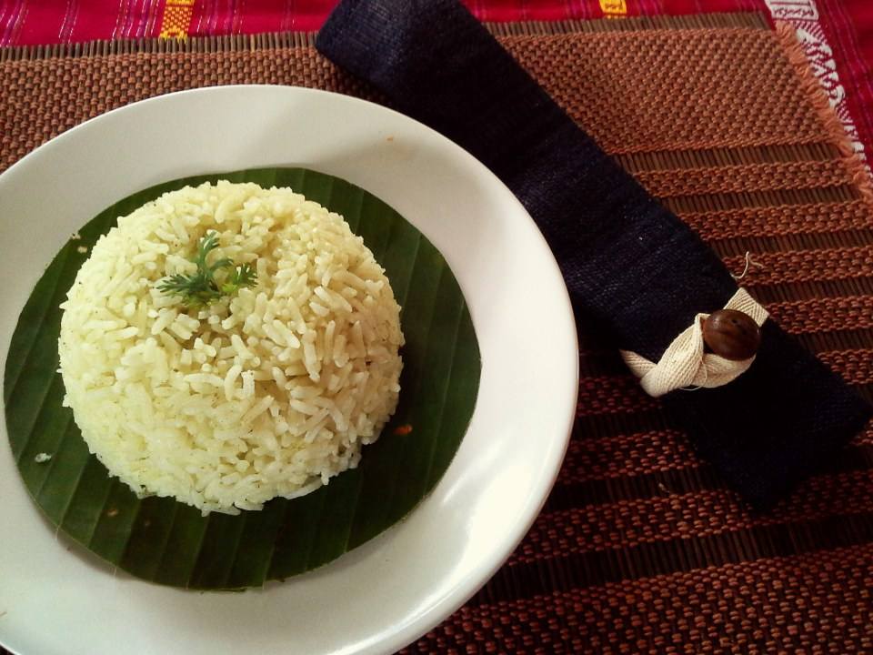 ข้าวสวยใบเตย
