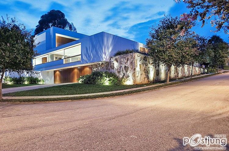 Urban Residence by Marcelo Sodr&eacute;