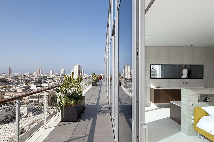 Antokolsky Penthouse by Pitsou Kedem Architects