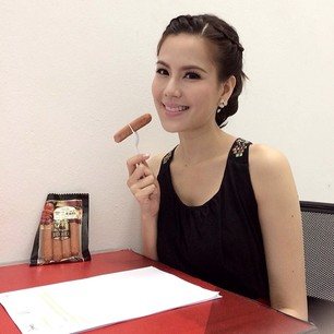 ดารากับ Bucher Schweinewurst