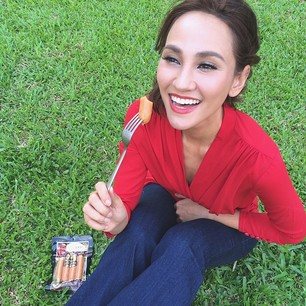 ดารากับ Bucher Schweinewurst