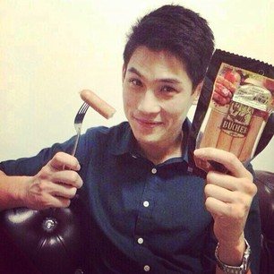 ดารากับ Bucher Schweinewurst