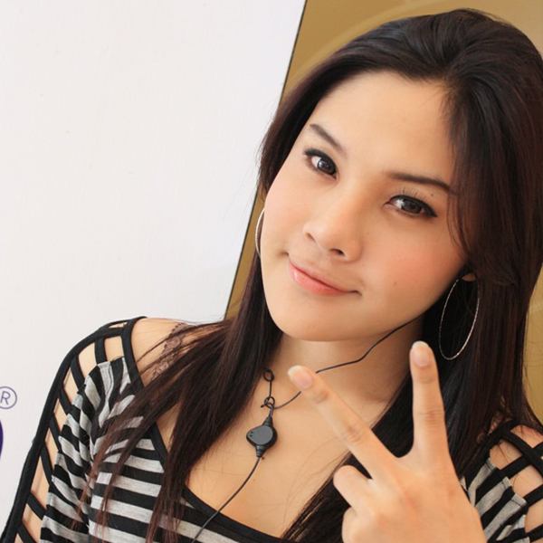 อันดับที่ 8 ได้แก่ นักร้องสาวที่มีเสียงเป็นเอกลักษณ์เบลล์ นันทิตาผู้ติดตามเธอถึง 5,855 คน