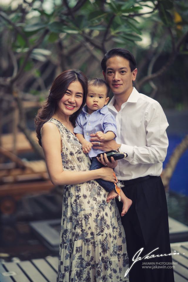 นาเดีย นิมิตรวานิช แต่งกับ หม่อมหลวงอภิมงคล โสณกุล รองโฆษกพรรคประชาธิปัตย์