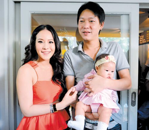 หนิง ปณิตา แต่งกับคุณจรินทร์ ธรรมวัฒนะ เจ้าของตลาดยิ่งเจริญ