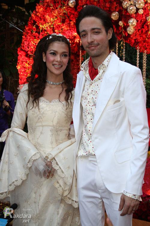 ฮาน่า ทัศนาวลัย แต่งกับ คุณจุลจักร จักรพงษ์ หรือ ฮิวโก้ บุตรชายคนโตของหม่อมราชวงศ์หญิงนริศรา จักรพง