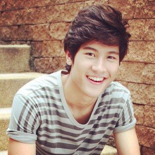 หนุ่มดาวรุ่งจากละครดัง