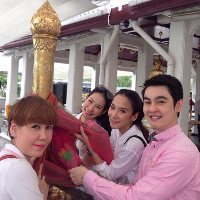 ''คนดังน่าเอาอย่าง ดูชุดสิ รู้จัก กาลเทศะ ตลอด อั้ม พัชราภา''