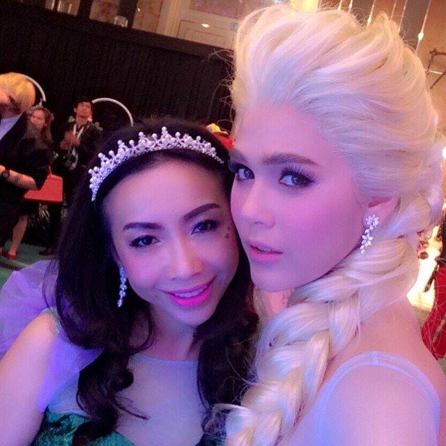 เหมือนเป๊ะ!! ชมพู่ จัดปาร์ตี้ฉลองวันเกิดในลุค" เจ้าหญิงเอลช่า " พร้อม " นายแบบเปลือยกลาย" สุดแช่บ!!!