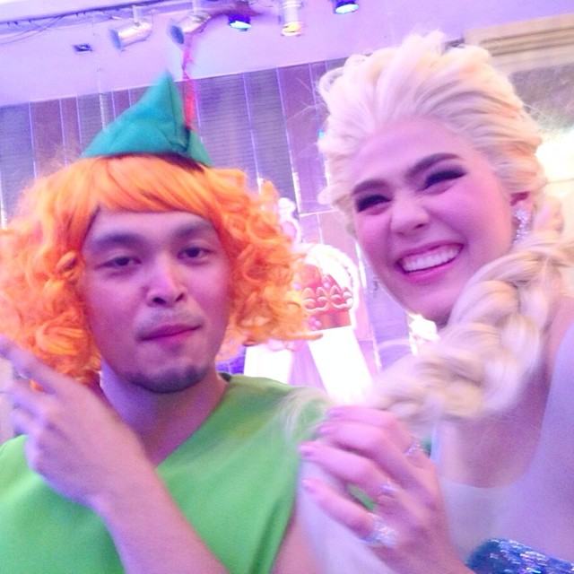 เหมือนเป๊ะ!! ชมพู่ จัดปาร์ตี้ฉลองวันเกิดในลุค" เจ้าหญิงเอลช่า " พร้อม " นายแบบเปลือยกลาย" สุดแช่บ!!!