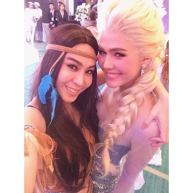 เหมือนเป๊ะ!! ชมพู่ จัดปาร์ตี้ฉลองวันเกิดในลุค" เจ้าหญิงเอลช่า " พร้อม " นายแบบเปลือยกลาย" สุดแช่บ!!!