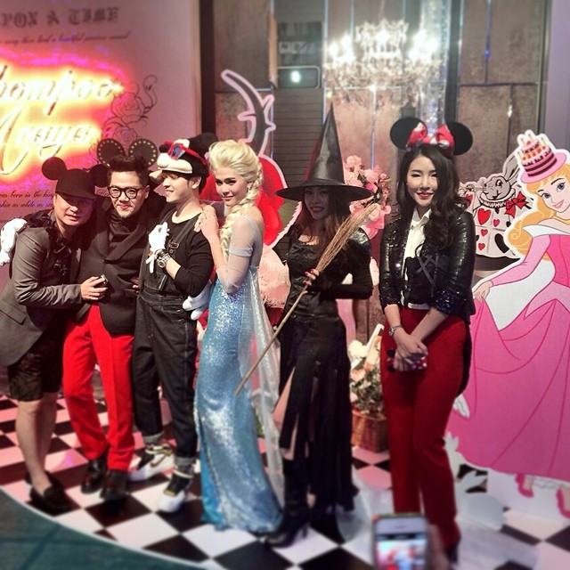 เหมือนเป๊ะ!! ชมพู่ จัดปาร์ตี้ฉลองวันเกิดในลุค" เจ้าหญิงเอลช่า " พร้อม " นายแบบเปลือยกลาย" สุดแช่บ!!!