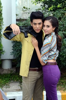 &lsquo;พอร์ช-แซมมี่&rsquo;จับไมค์ควงปืน ร้องเพลินหูบู๊สนั่นจอใน&ldquo;เพลงรักผาปืนแตก&rdquo;ช่อง 7