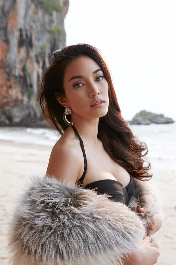 เมย์ สาวสวยเซ็กซี่ ที่ไม่เเพ้ใคร!!