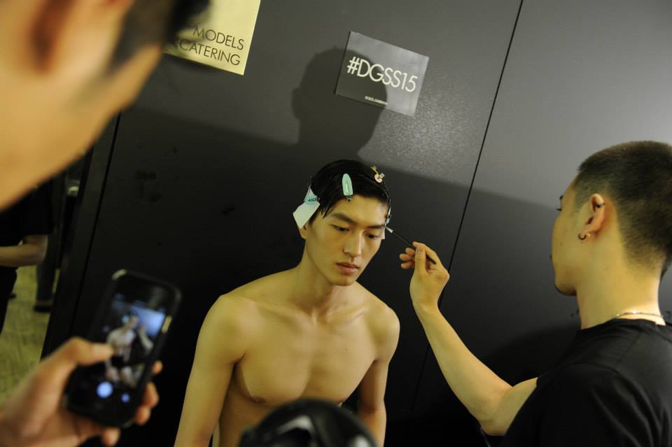 หลังเวทีแฟชั่นโชว์ Dolce&Gabbana SS15 Men's Set 1