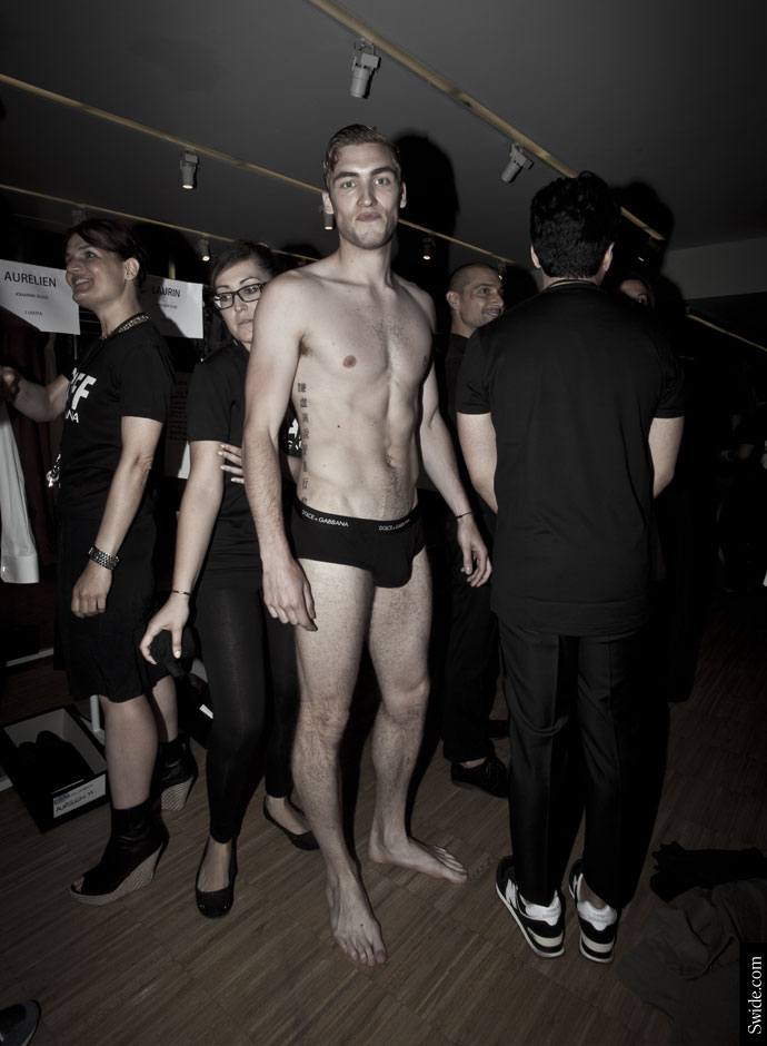 หลังเวทีแฟชั่นโชว์ Dolce&Gabbana SS15 Men's Set 1