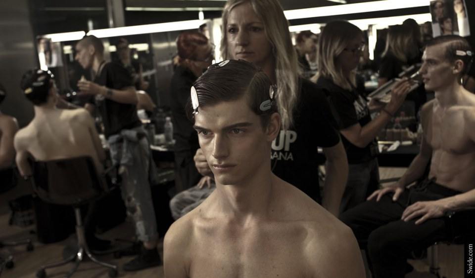 หลังเวทีแฟชั่นโชว์ Dolce&Gabbana SS15 Men's Set 1