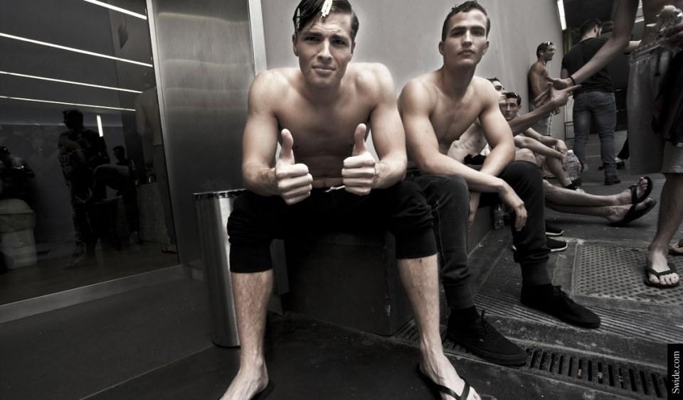 หลังเวทีแฟชั่นโชว์ Dolce&Gabbana SS15 Men's Set 1