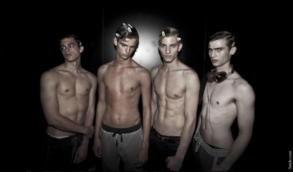หลังเวทีแฟชั่นโชว์ Dolce&Gabbana SS15 Men's Set 2