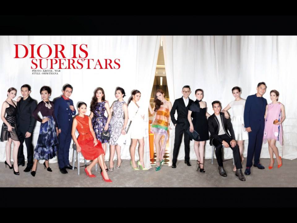 งานเปิดตัว DIOR   เธอก็อยู่เป็นฟินาเล่ ตรงกลาง