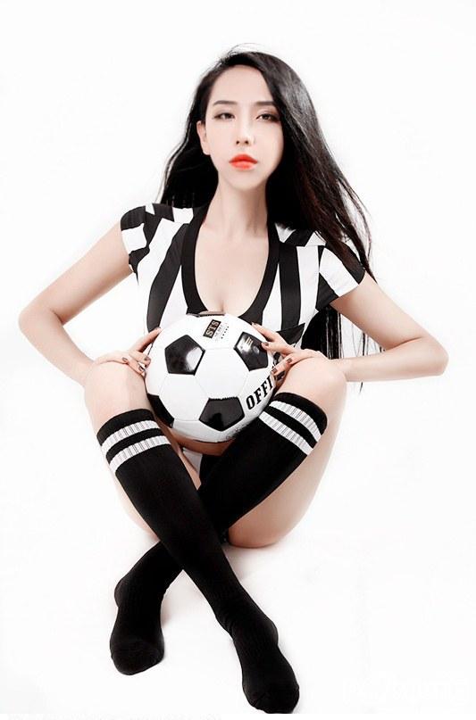 สาวหมวยกับบอลโลก