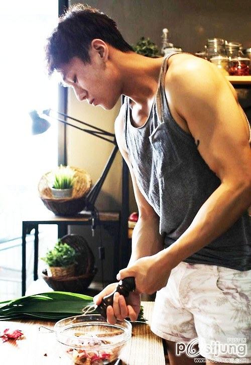 หาหนุ่มหล่อทำอาหารให้ทาน