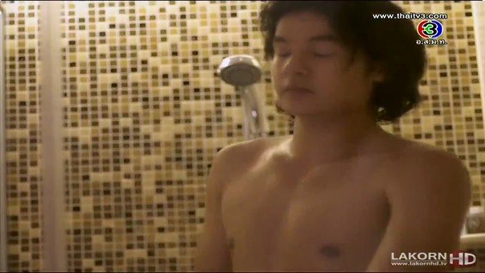 เพื่อน คณิน โชว์หุ่น..ขนาดกำลังกิน