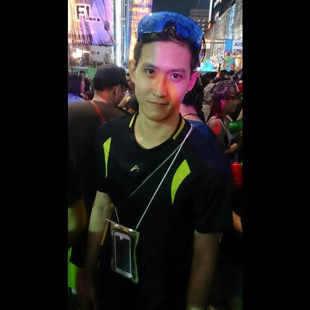 พี่คนนี้ใครกันครับ