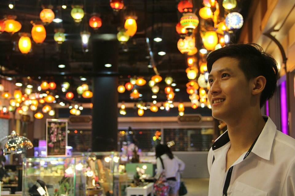 พี่คนนี้ใครกันครับ