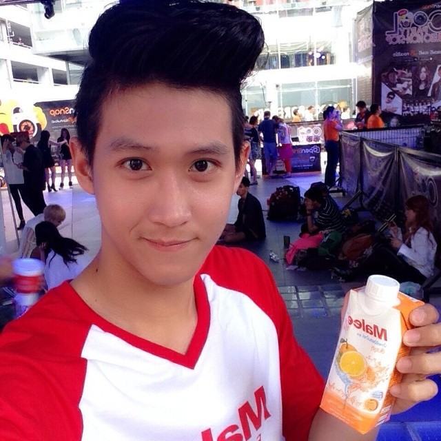 พี่คนนี้ใครกันครับ
