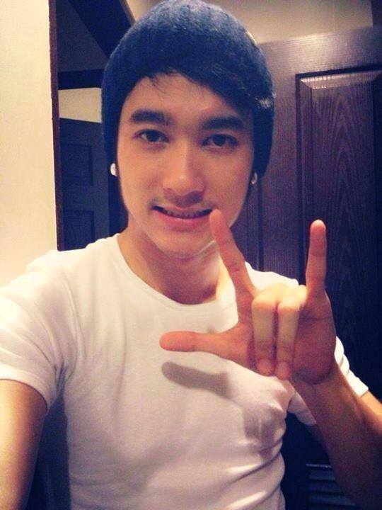 พี่เเชมป์ นักร้องนำวง SDF หุ่นเเช่บเวอร์