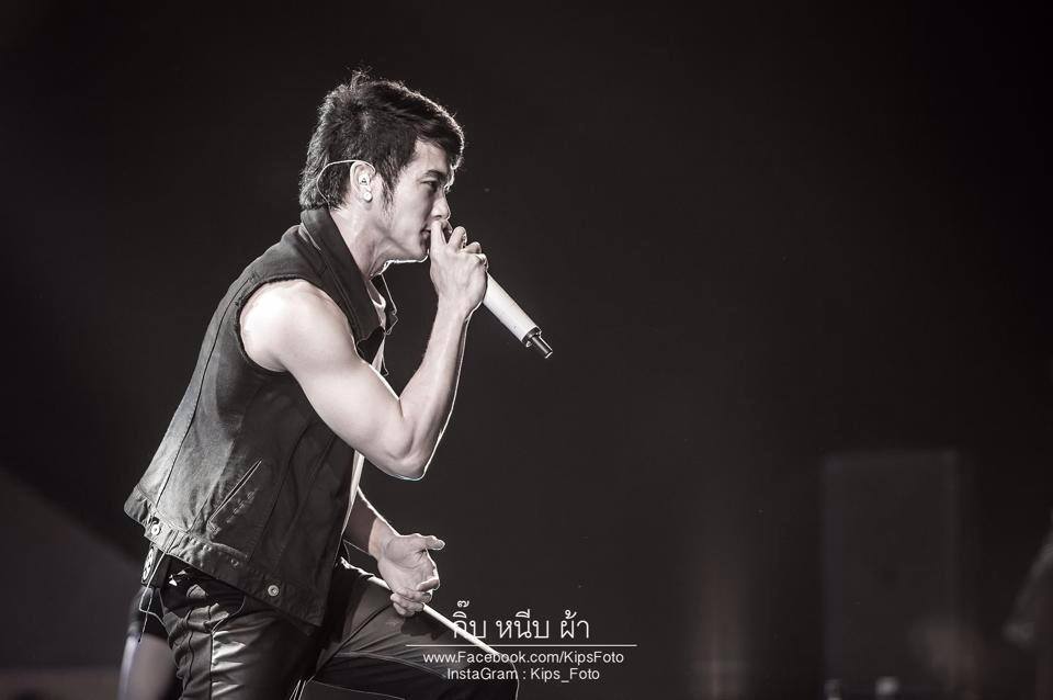 พี่เเชมป์ นักร้องนำวง SDF หุ่นเเช่บเวอร์
