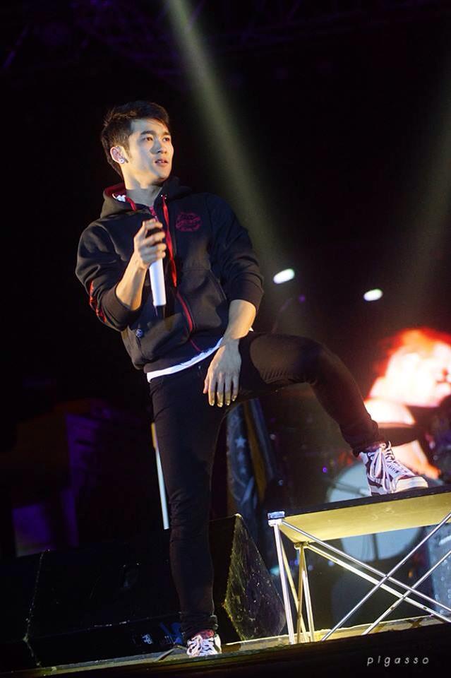 พี่เเชมป์ นักร้องนำวง SDF หุ่นเเช่บเวอร์
