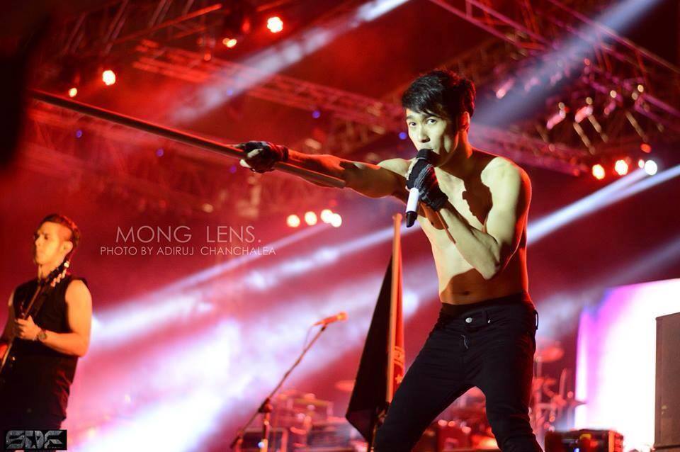 พี่เเชมป์ นักร้องนำวง SDF หุ่นเเช่บเวอร์