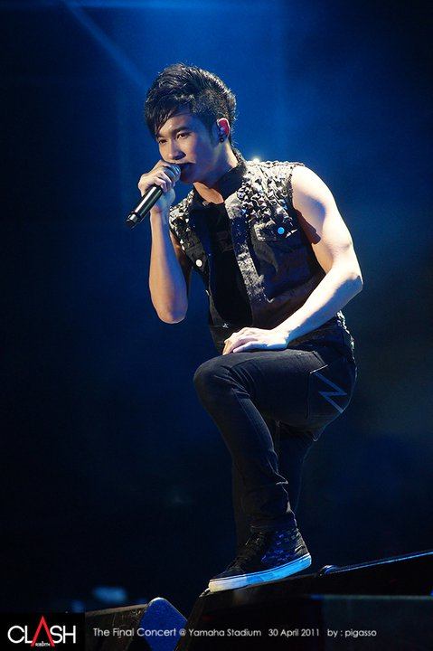 พี่เเชมป์ นักร้องนำวง SDF หุ่นเเช่บเวอร์