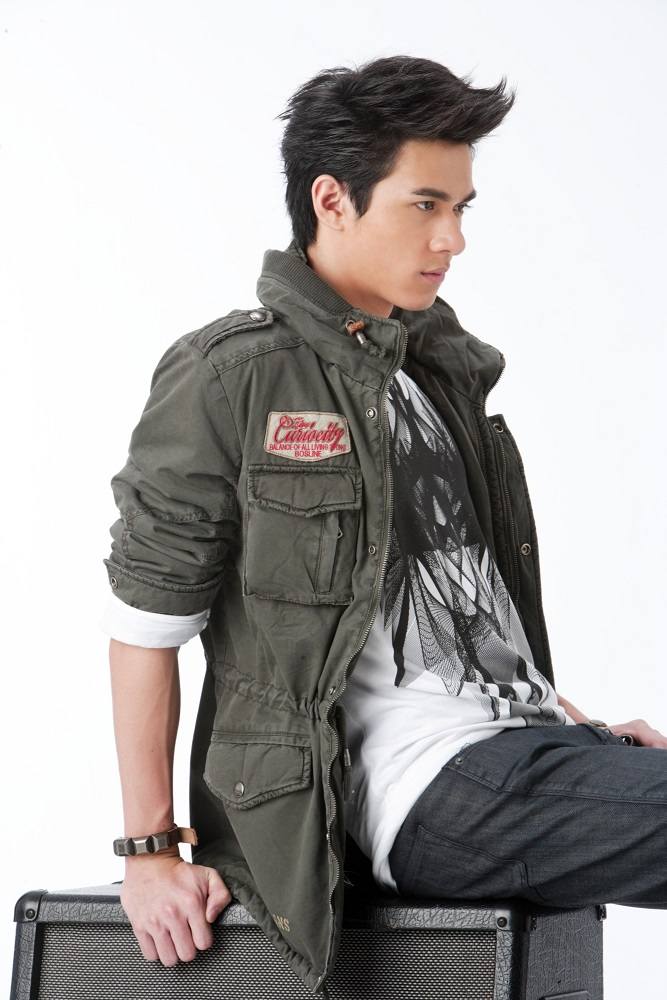 หนุ่มลูกทุ่งร๊อครูปหล่อ เจมส์ ชินกฤช
