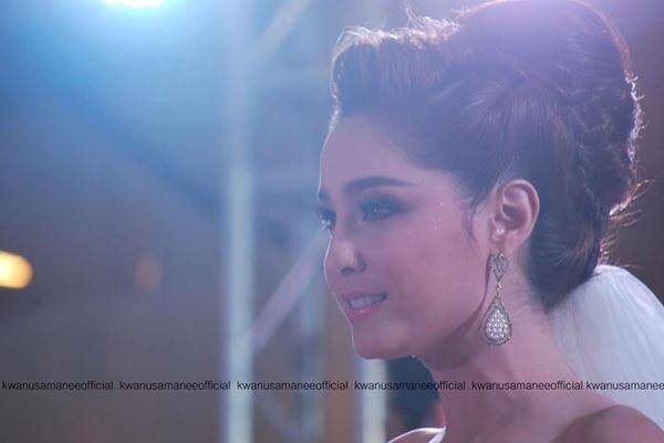Pic__ขวัญ อุษามณี เดินแบบชุดแต่งงาน FinaleWeddingStudio @The Mall Fabulous Wedding Fair