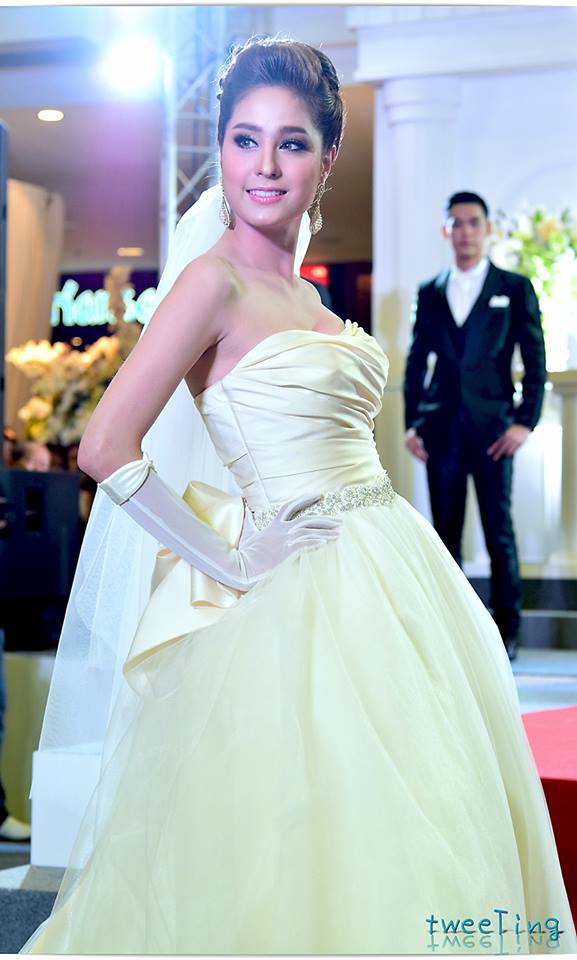 Pic__ขวัญ อุษามณี เดินแบบชุดแต่งงาน FinaleWeddingStudio @The Mall Fabulous Wedding Fair