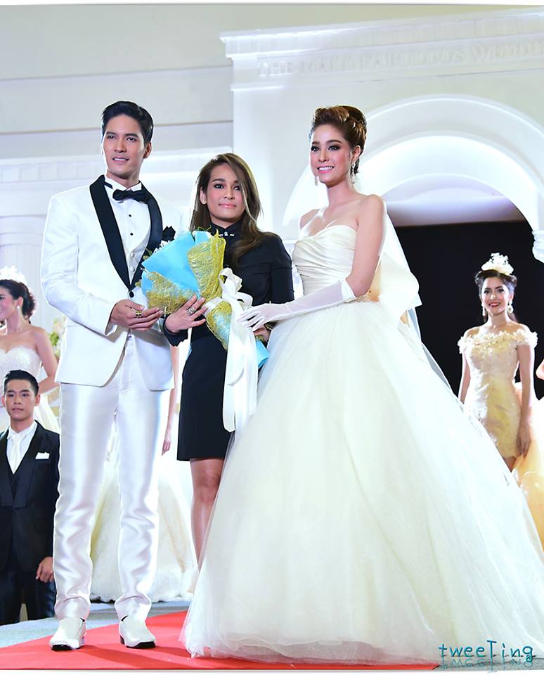 Pic__ขวัญ อุษามณี เดินแบบชุดแต่งงาน FinaleWeddingStudio @The Mall Fabulous Wedding Fair