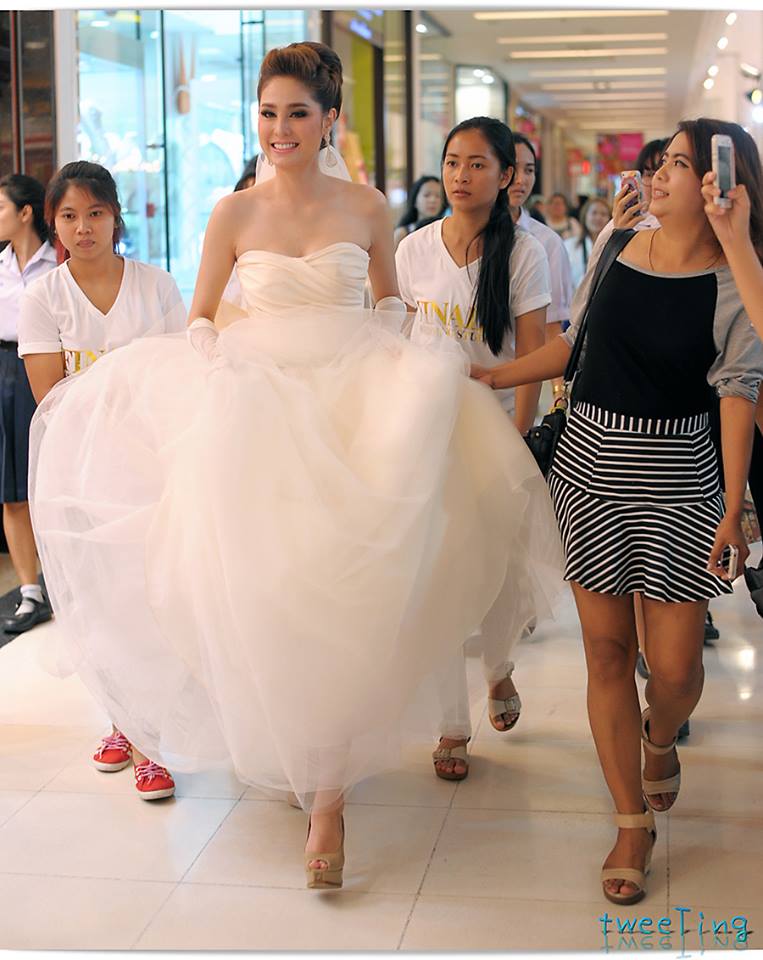 Pic__ขวัญ อุษามณี เดินแบบชุดแต่งงาน FinaleWeddingStudio @The Mall Fabulous Wedding Fair